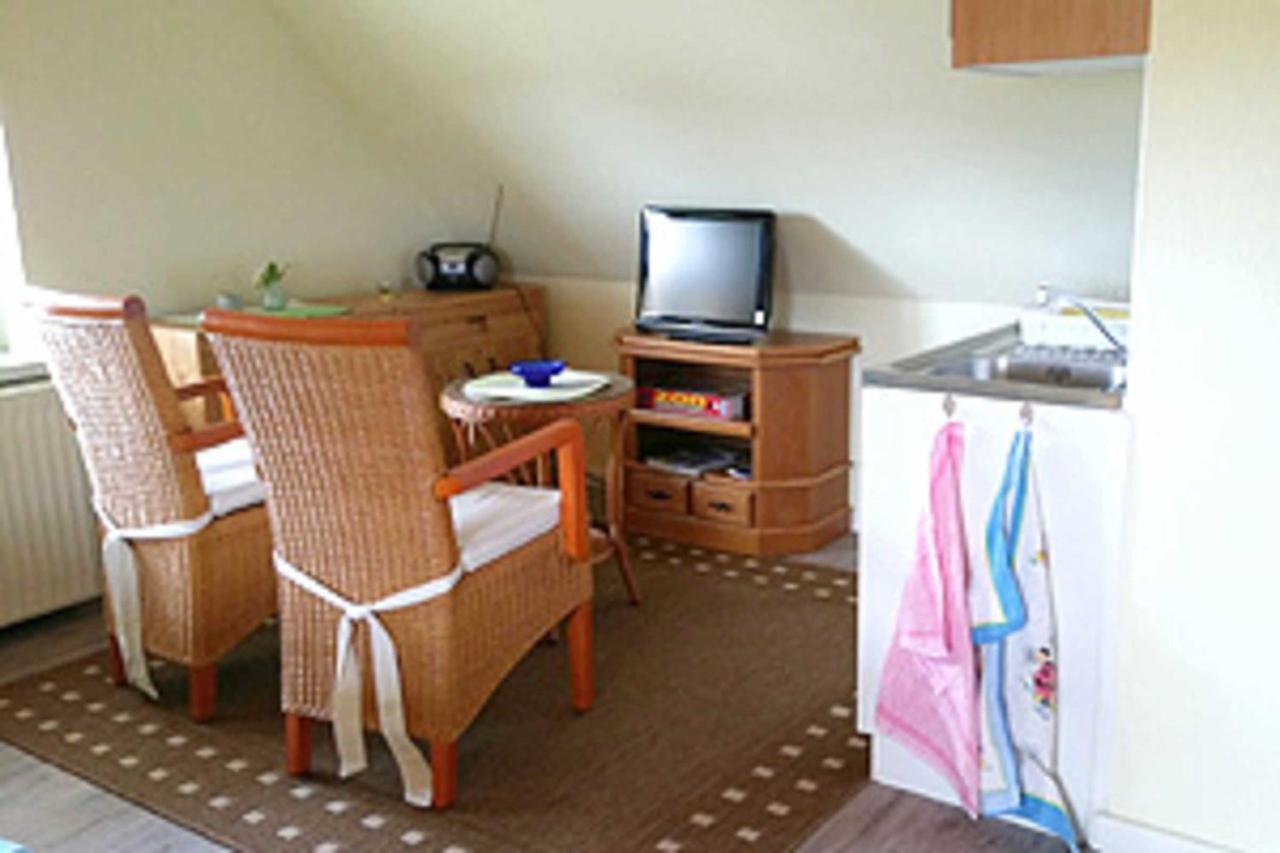 Ferienzimmer Unterm Reetdach In Pl Neuendorf (Hiddensee) Exterior foto